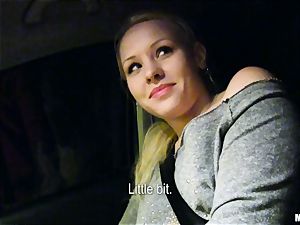 adorable Lola Taylor gets mouth-watering fucking on the back seat